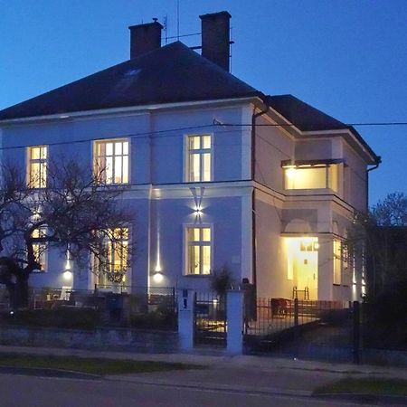 Vila Opocno Luaran gambar