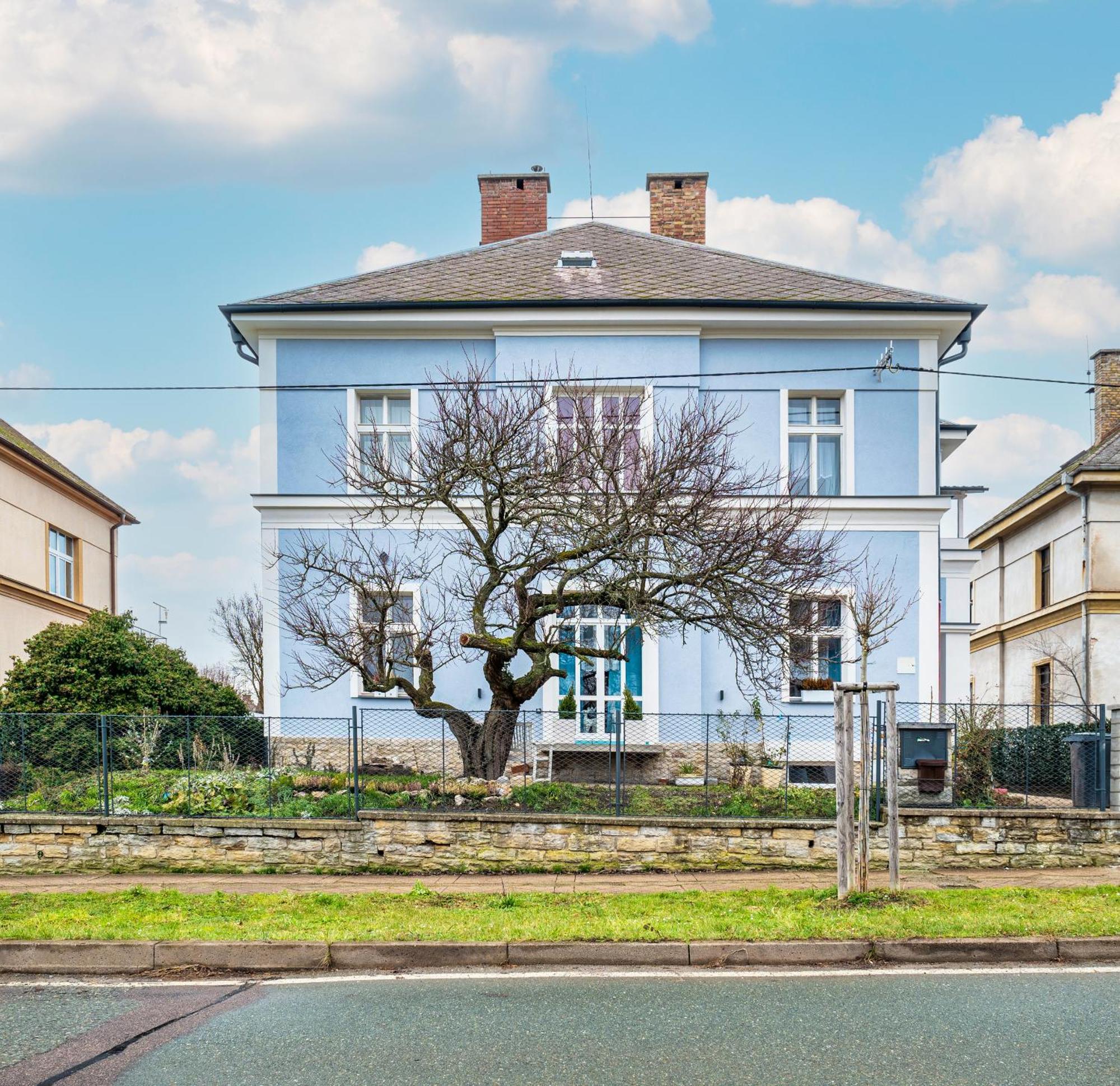 Vila Opocno Luaran gambar