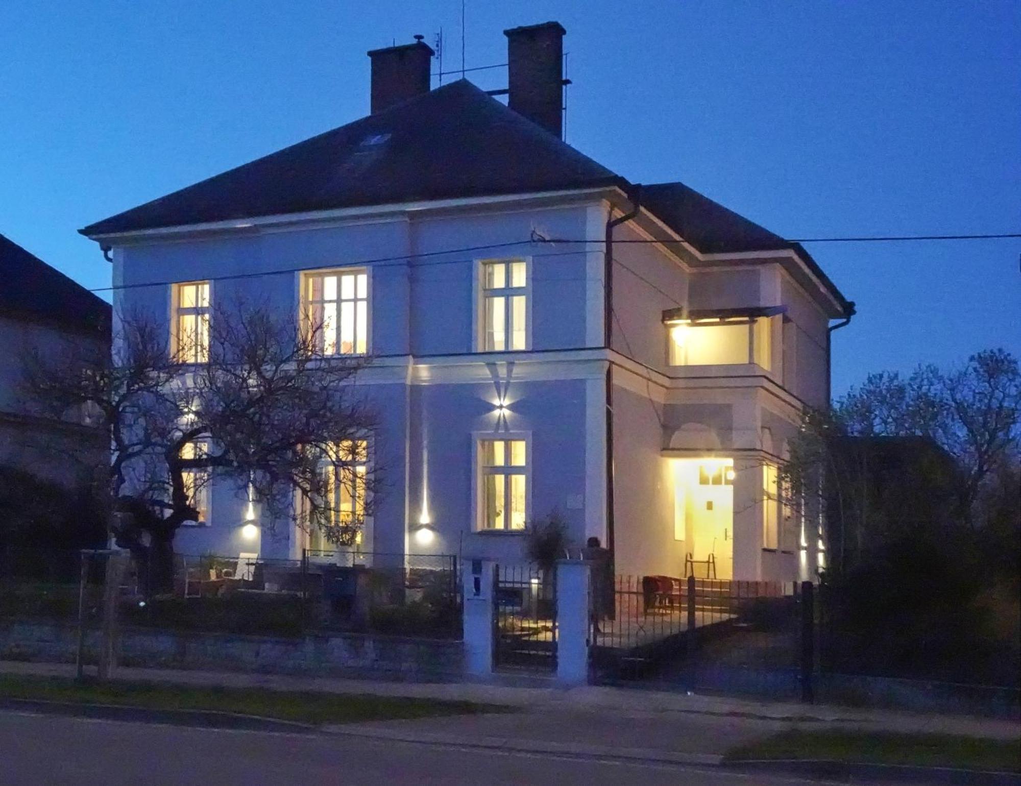 Vila Opocno Luaran gambar