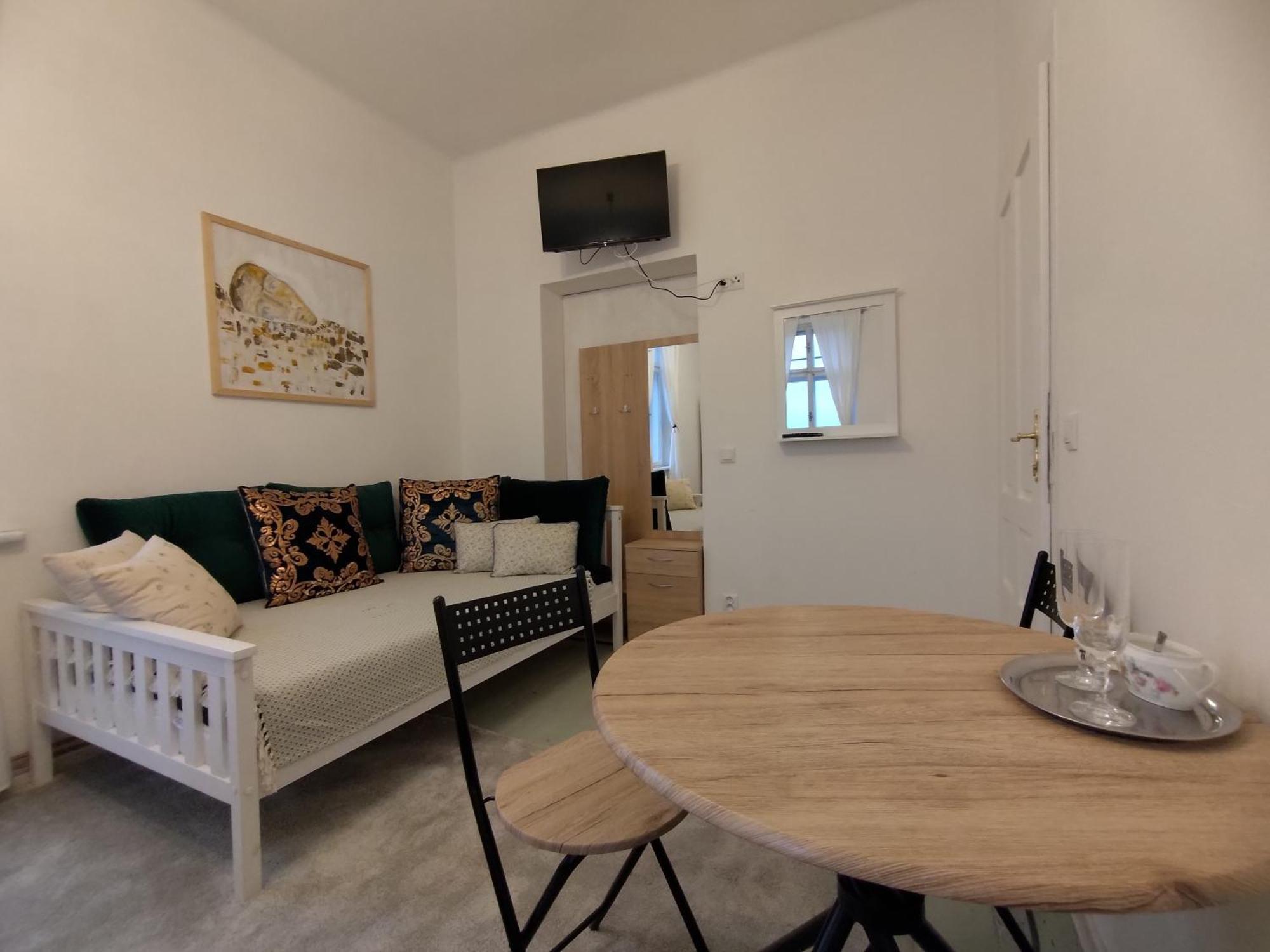 Vila Opocno Luaran gambar